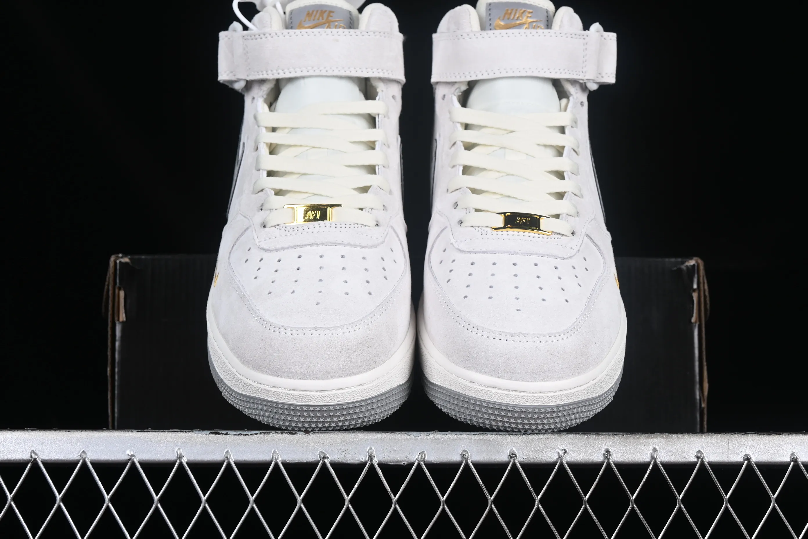 All categories Nk Air Force 1 Air Force series Nk Air Force 1 Mid Air Force mid-top Nk Air Force 1'07 Mid small hook gray suede Air Force One mid-top casual sneakers KG3031-012